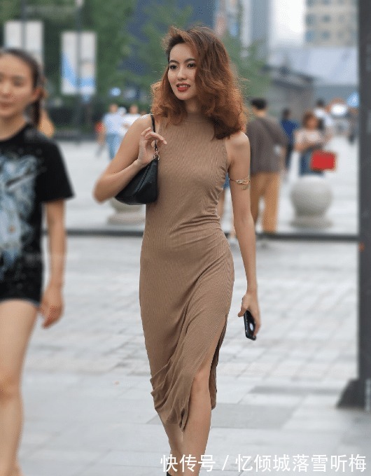 气质 为了彰显贵妇的气质,在鞋跟上面镀层“银”,一般的男人不敢靠近