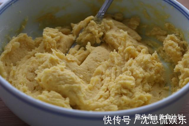 土豆做的小零食,简单2步就做好,好吃又低脂,吃一口就停不下来