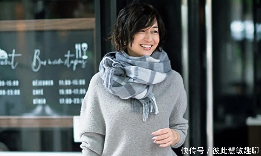 老年人|谁说老年人只能烫小卷？这几种大卷发型时髦减龄，也非常适合老人