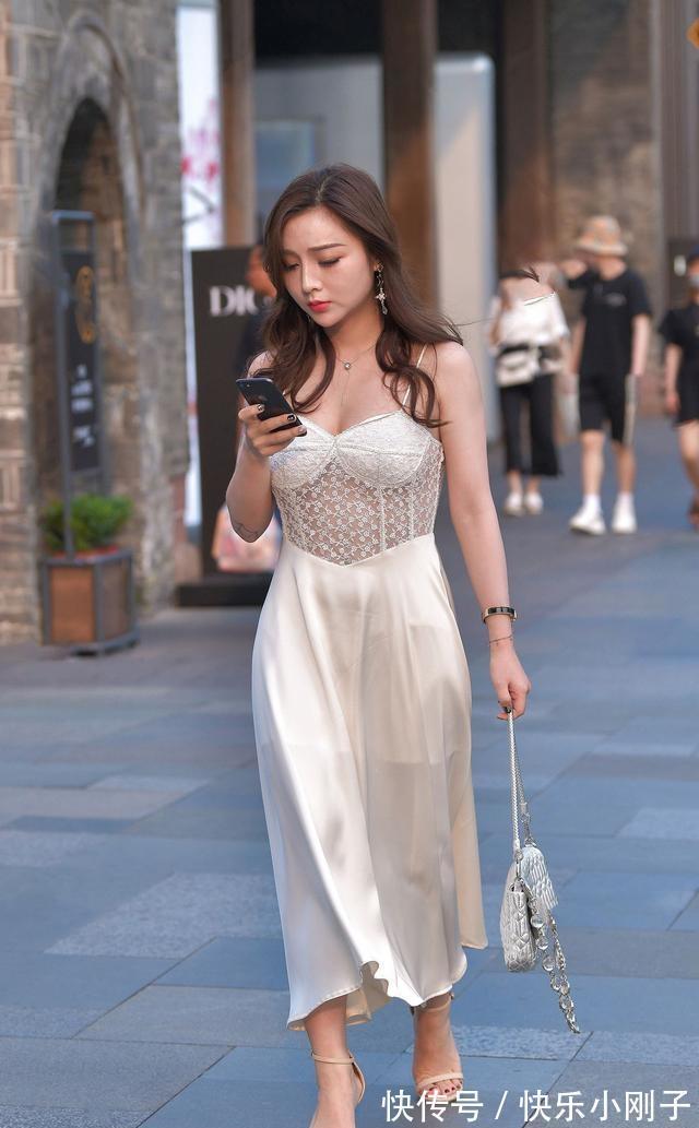 高跟鞋 连衣裙的时尚穿搭,又洋气上档次,时尚街头的宠儿