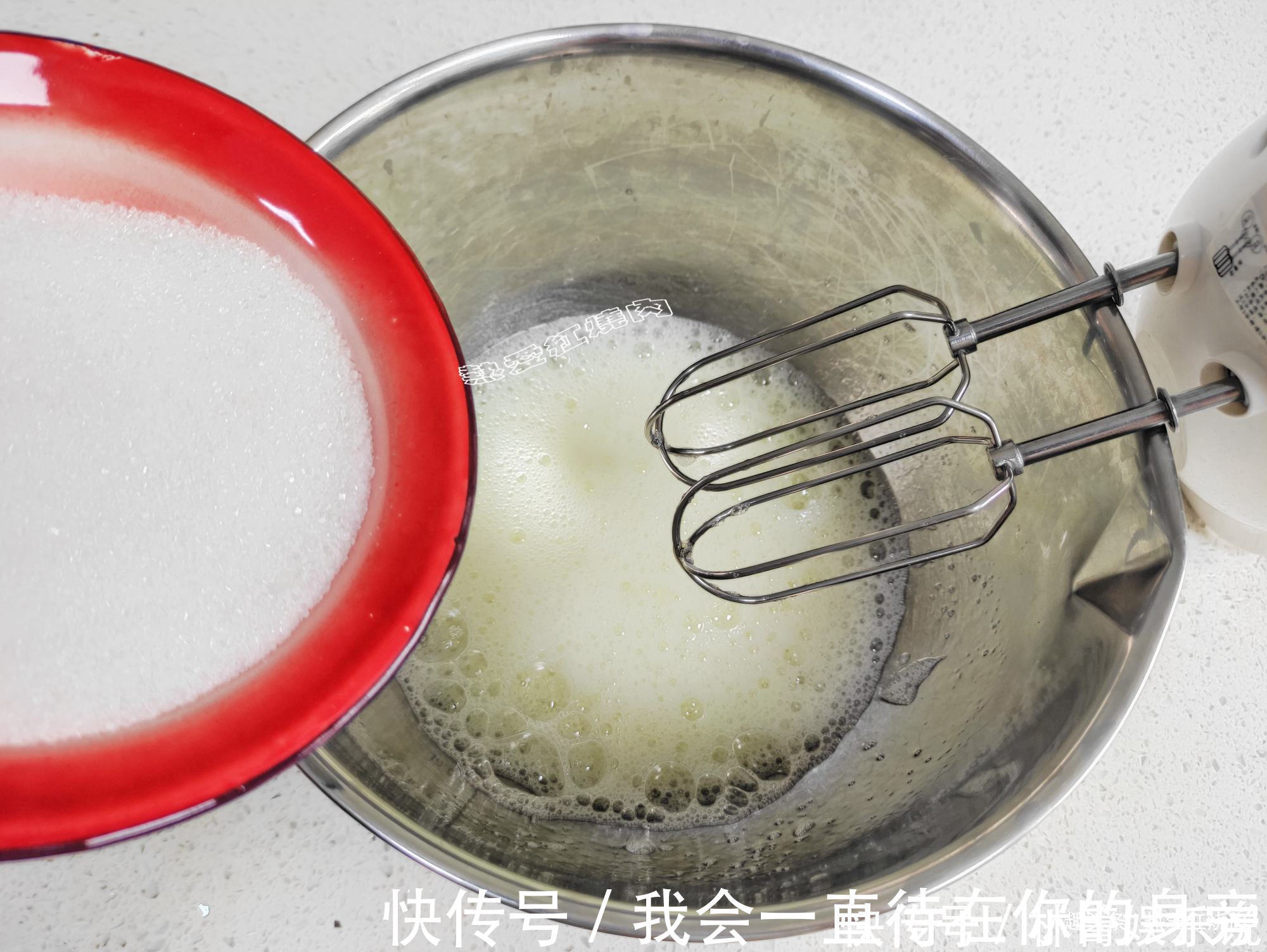 蛋糕|这个蛋糕比戚风还好吃,冷藏后食用更佳,趁现在鸡蛋便宜赶紧做呀