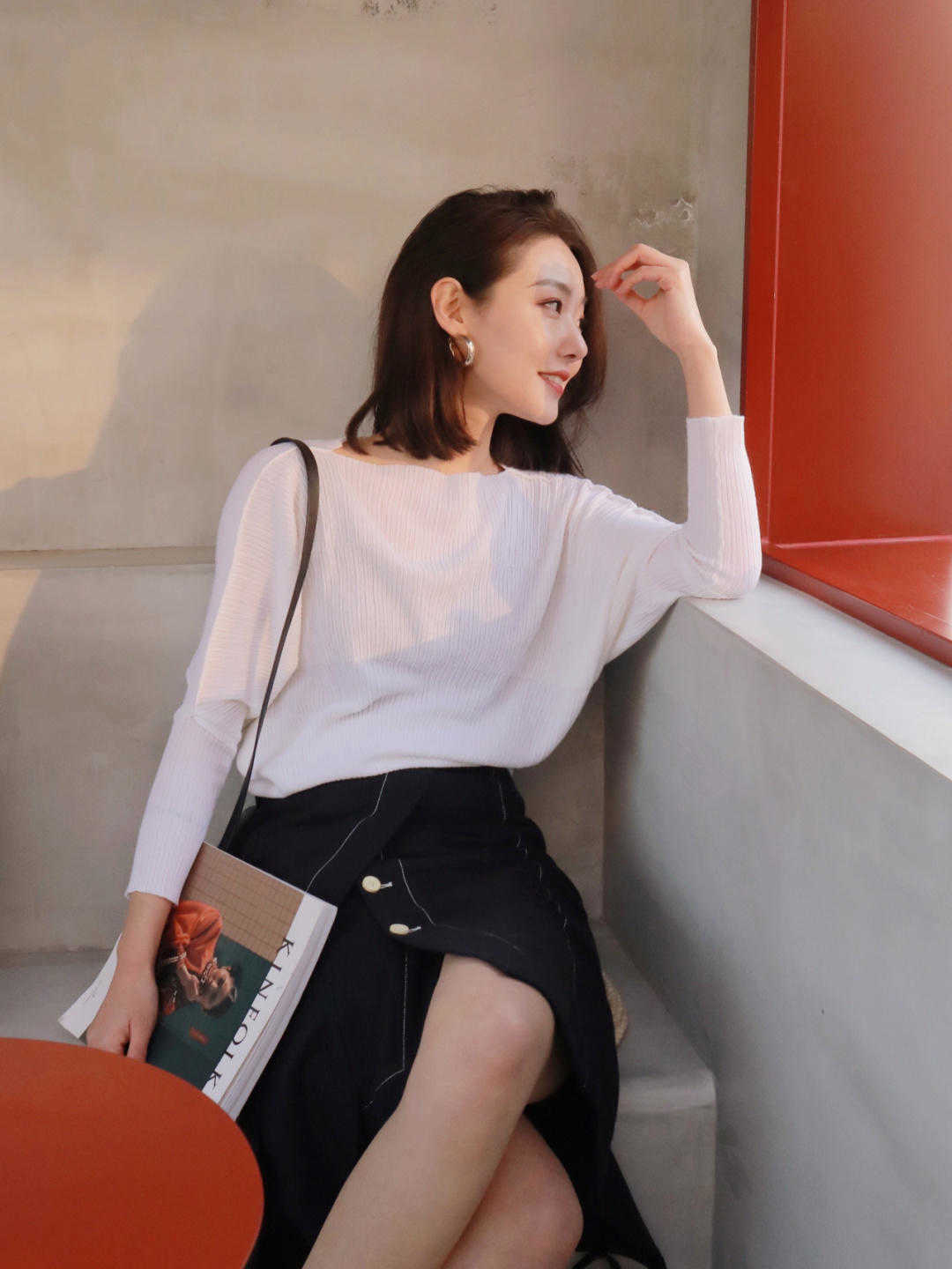 减龄|若你才20岁，别打扮太老！T恤+休闲裤可甜可咸，洋气减龄美翻天