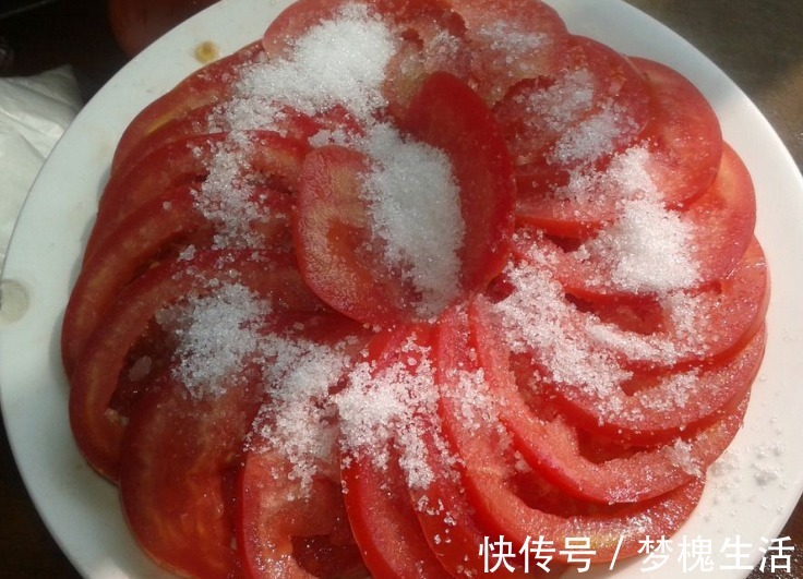 白糖|凉拌西红柿,只放白糖就错了,难怪酸涩难下口,大厨:这样做才对