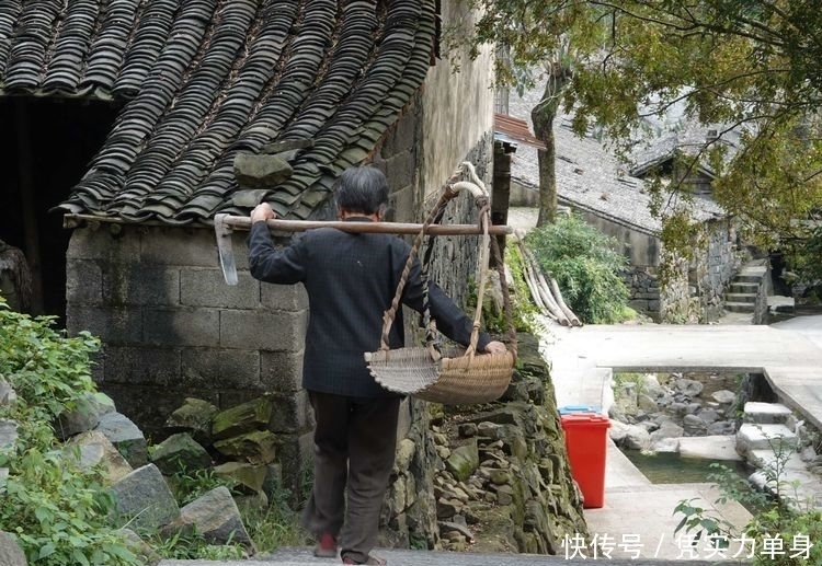 藏在深山里的古村：枯藤老树古道，小桥流水老农，石墙泥瓦古道！