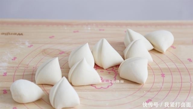 做包子不要只会加酵母,多加一样,包子白又胖,冷了也不发硬