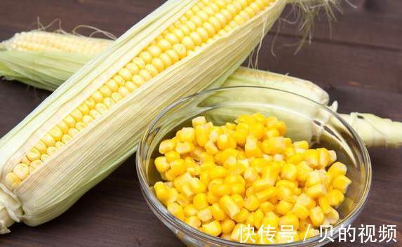 水煮|做水煮玉米,清水下锅是错的,放上这2味料,玉米又香又甜又软糯