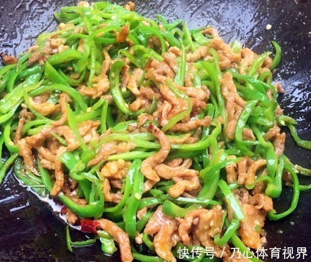 青椒肉丝,厨娘就教你一招,青椒翠绿入味,肉丝鲜嫩好吃