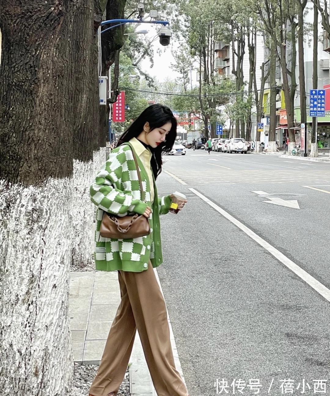 上半身|小黑裤不再流行,今年流行“阔腿裤”,搭配针织衫、卫衣都很时髦