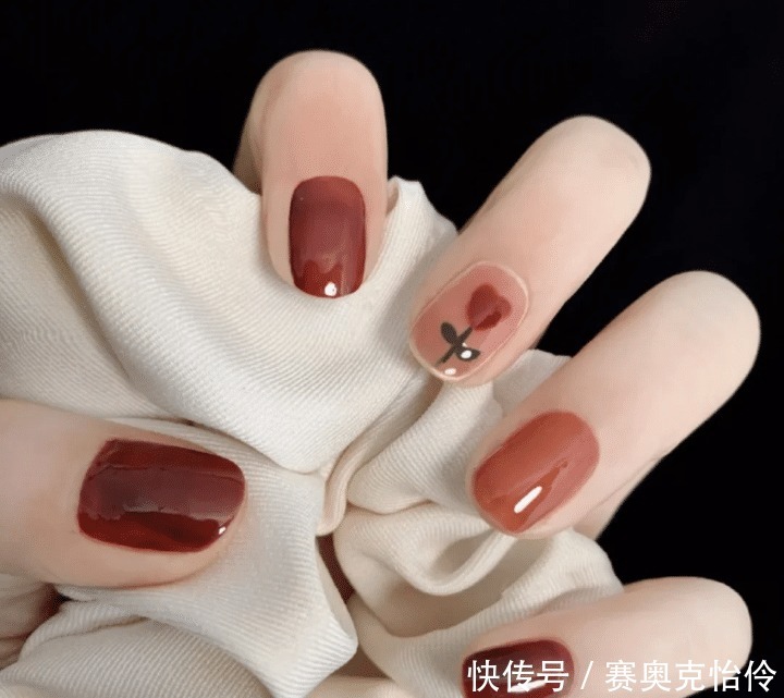 温柔可爱的果冻感美甲，拿图去做！