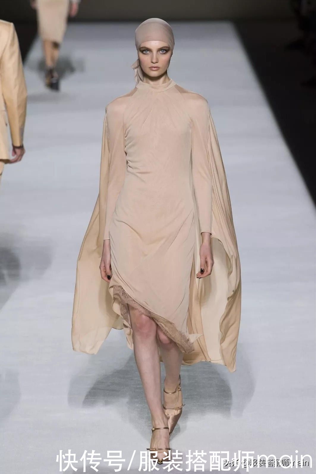 翻倍|丝巾别只会系脖子！掌握这4个技巧，普通人也能气质翻倍