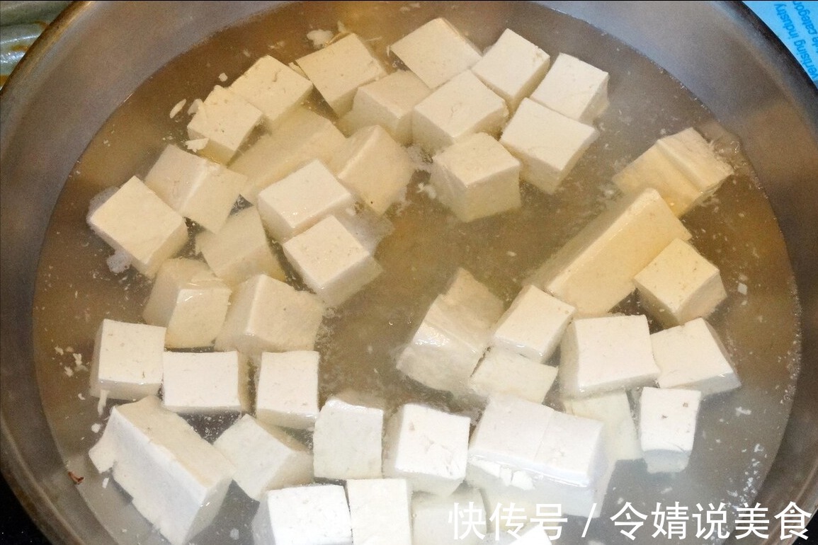 麻婆豆腐总是容易碎,大厨分享一妙招,出锅香嫩入味,不散也不碎