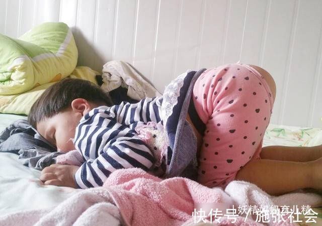 宝宝|如果宝宝睡姿也分级?这些“高难度”动作,体操冠军也做不到