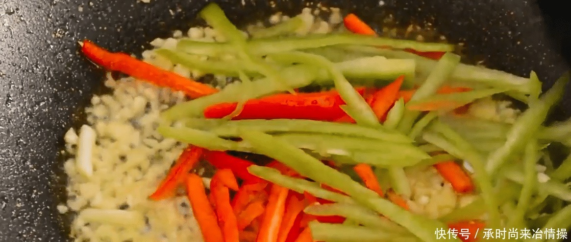 杏鲍菇|3个鸡蛋2个杏鲍菇,1周给孩子吃2次,补钙比大骨要强10倍