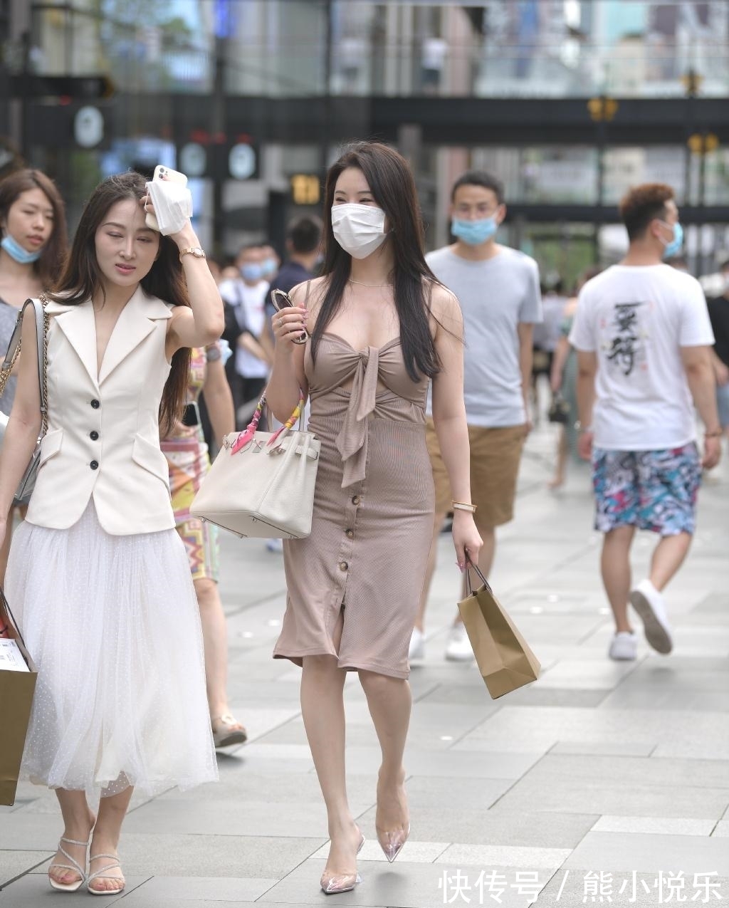 裙装 大姐姐的别致裙装,时尚又有气质,一件解决穿搭问题!