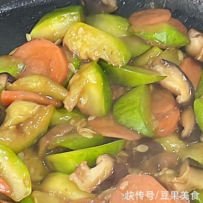 西葫芦|这道香菇西葫芦小炒一上桌，我的筷子就没停过