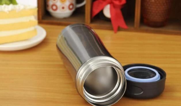 保温杯千万别装这3种水，特别是第二种，90%的人都装过，快告诉家人