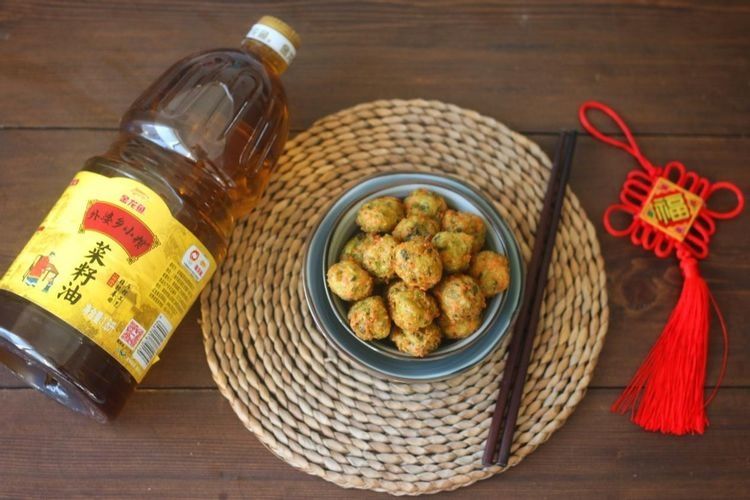 炸丸子的老做法,外酥里嫩,放上一宿也不硬,营养又解馋