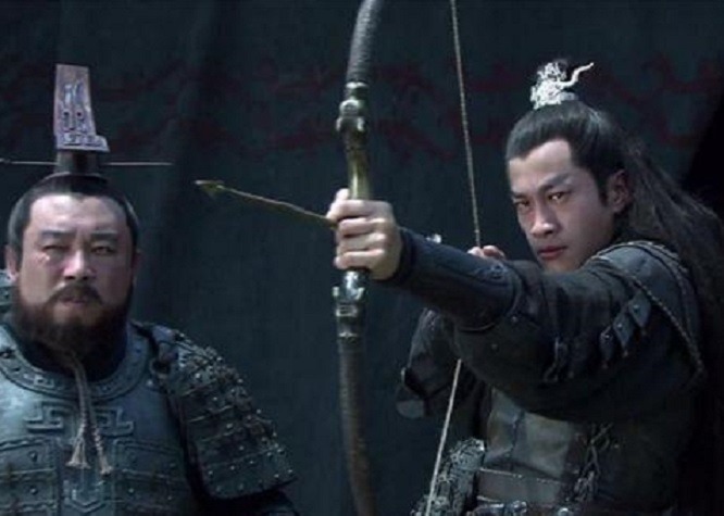 曹操|曹操考虑要不要除去吕布时,为何要问刘备,而不是身边的郭嘉