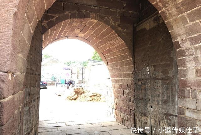 物是人非|洼地里的红石寨,158年以来从未被外敌攻破,如今却物是人非