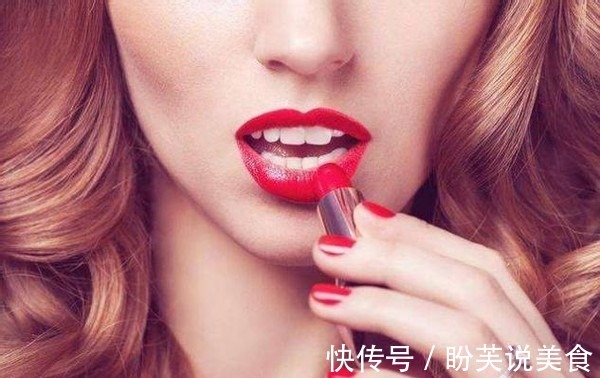 嘴唇 女人涂口红时，要改掉这4个坏习惯，不然再贵的口红都掉色粘杯