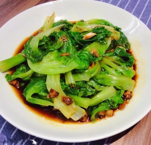 这道菜号称刮油神菜,两块钱能做一大盘,爽脆可口,家人要多吃!