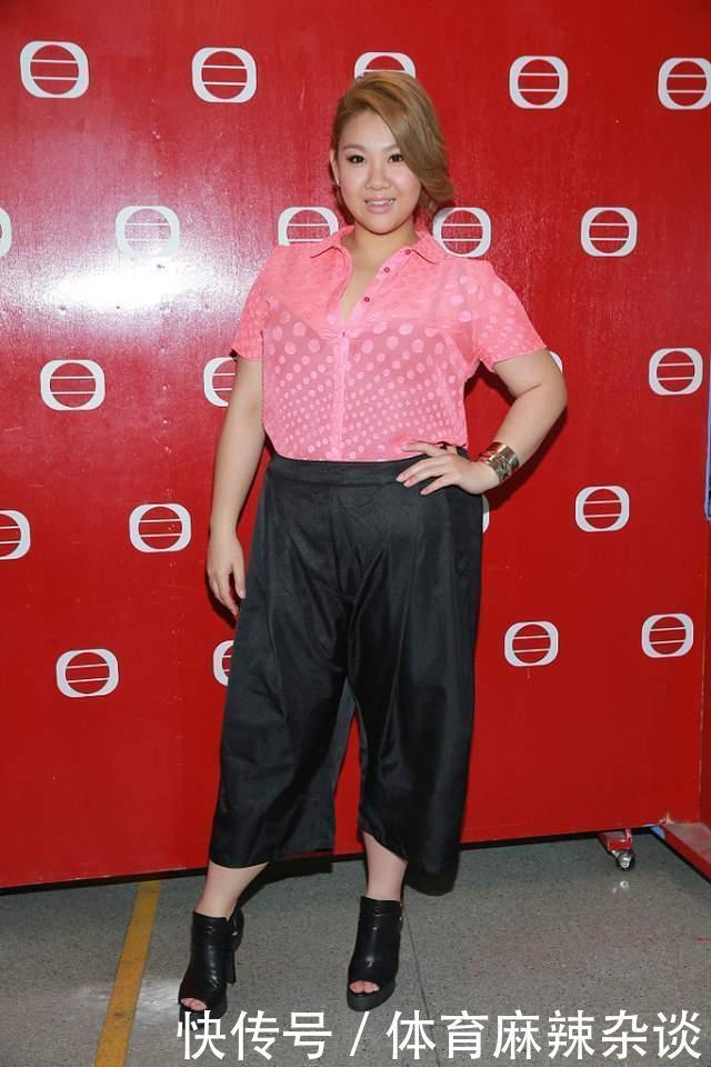 肥姐的女儿虽然瘦不下来,却也美得很有韵味,大码身材更吸引人