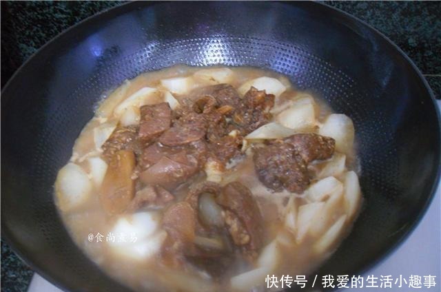 每年冬天一到,此菜最抢手,当季食材营养足,荤素搭配味道香