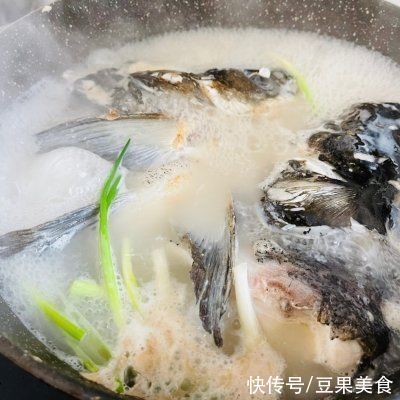 #福气年夜菜#汤鲜味美的鱼头豆腐汤