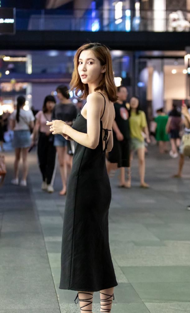 美女脚上缠的那么多绳,不会勒的脚疼吗