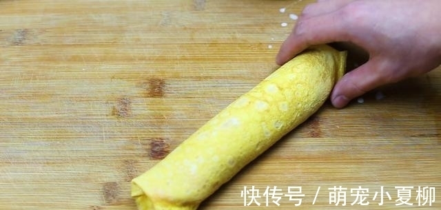 口感|快过年了，教你一种蛋卷的做法，只需简单几步，口感鲜香味道好