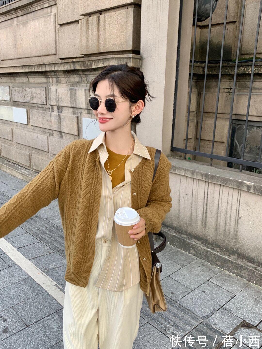 针织开衫|真正的时髦精,入秋第1件外套首选“针织衫”,百搭洋气又高级