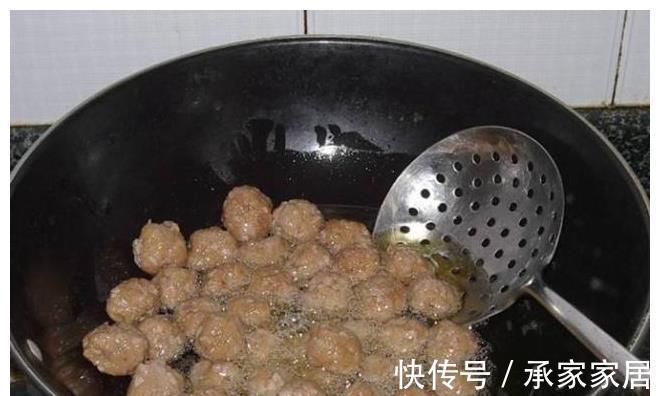 西瓜皮|吃西瓜剩下的瓜皮怎么办?看完西瓜皮的美味吃法,再也不随手扔了