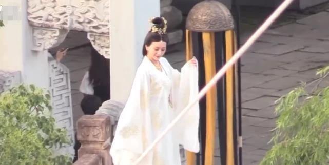 巨星|67岁赵雅芝诠释何为巨星！她一出场所有人都黯淡，黄子韬也变乖巧