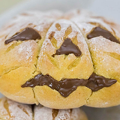 万圣节南瓜全麦软欧面包