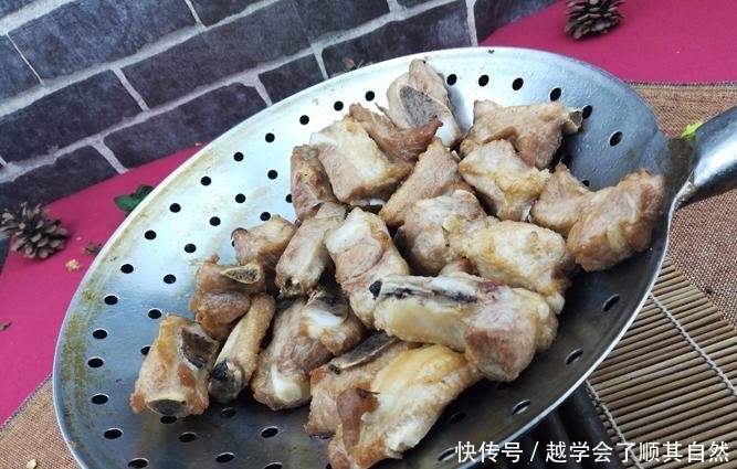 这才是地道糖醋小排的详细做法，还别不信，地道的很少吃得到