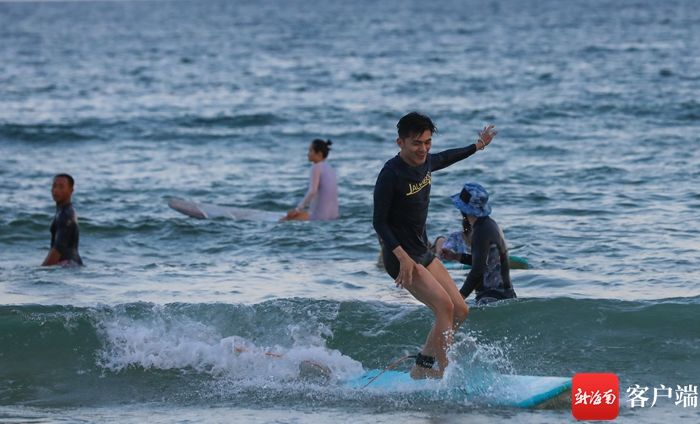 李昊|浪尖上起舞、山海间飞扬 全国媒体团走进万宁日月湾