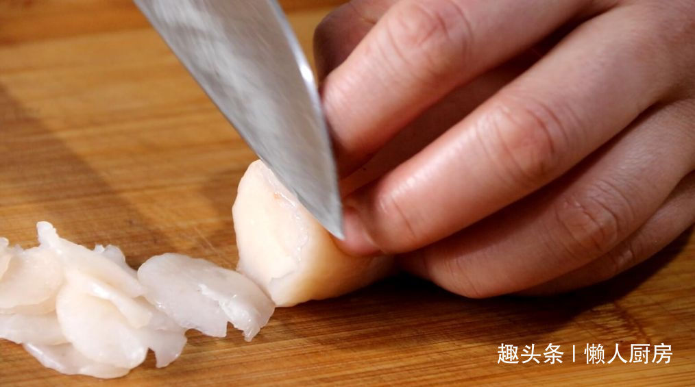 虾片别再买着吃了，自己在家用虾仁做，无添加剂，保存几个月不坏