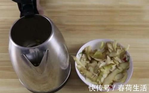 电热壶|电热壶用久了水垢多把它切成片扔进去煮一下,水垢自己就掉了