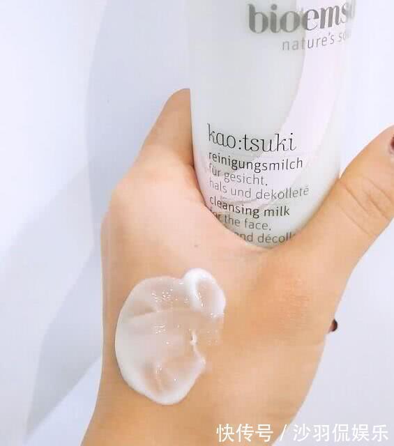 洁面巾|最伤脸的5个洗法,越这样洗,皮肤粗糙毛孔越大,有烂脸危险