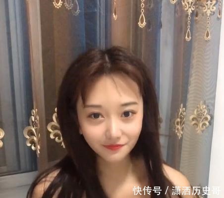 五官|五官很可爱的小姐姐,撩头发都那么好看!