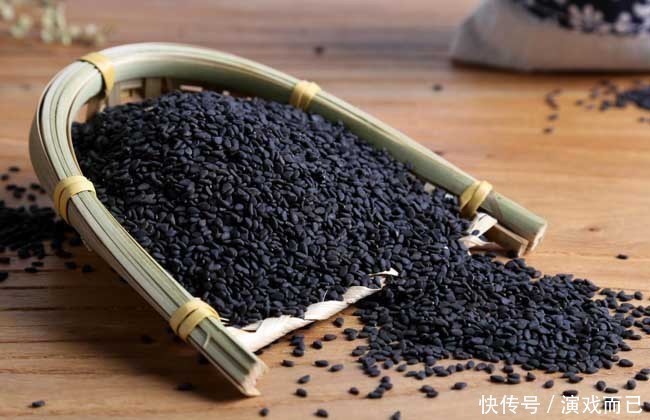 穴位|头发变白原来是这里出了毛病,让你的白发黑回去