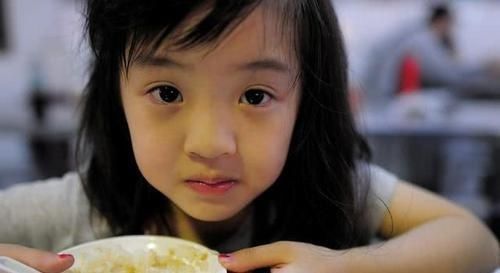 家长|孩子后背几十个疤,妈妈以为被同学欺负了,没想到是奶奶所为