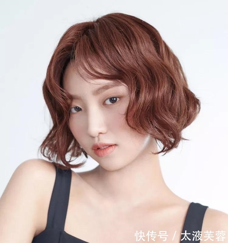 卷发 近年大热的发型要怎么剪?这些人气短发能给你灵感!