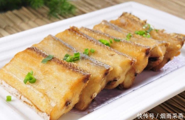 炸带鱼,裹粉还是挂糊?大厨教你做法,鲜嫩酥脆又入味,还没腥味
