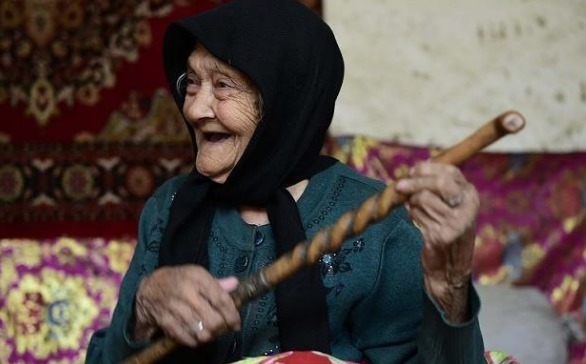 一日三餐|133岁老人抽烟喝酒不运动,长寿秘诀平时做好三件事,不碰一物