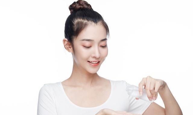 “以油养肤”才是干皮的生存之道,不要再执着于“补水”了!