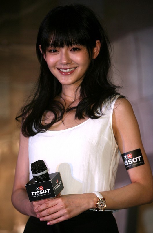 性感|大S的颜值一直很美, 齐刘海的造型太可爱了, 穿包臀裙都有少女感