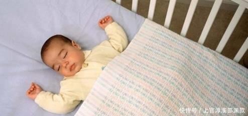 判断|小孩子刚出生的时候,我们该如何判断他们是否要盖被子呢