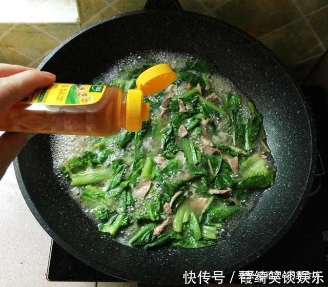 这菜,叶子比茎更营养,可惜90%人不懂,我家常拿来煮汤,超好喝