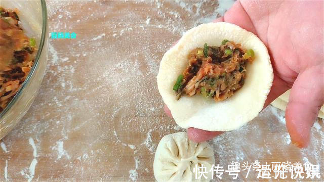 蒸包子别直接上锅蒸,教你传统老方法,简单好吃,吃一次念念不忘